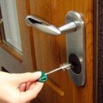 Kľúč zaseknutý vo dverách Kľúč zaseknutý vo dverách, ako ho dostať von