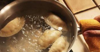 How many calories are in dumplings boiled with meat (beef, chicken)